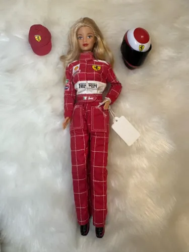 Barbie Scuderia Ferrari - Edição de Colecionador