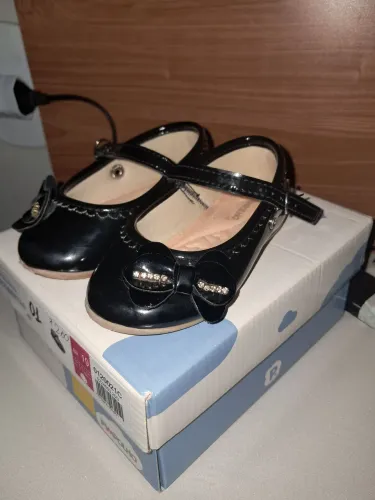 Com algumas marcas de uso.Mas esta bem conservada..Marca pimpolho