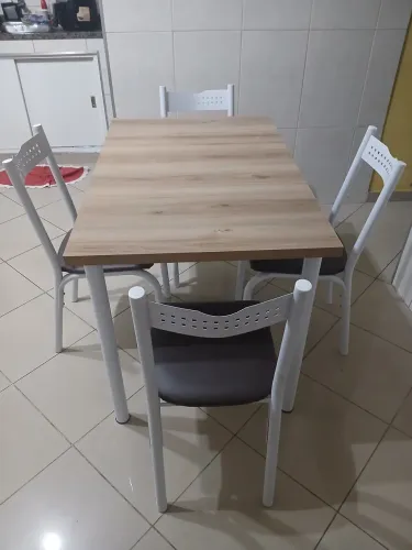 Mesa de jantar 4 cadeiras