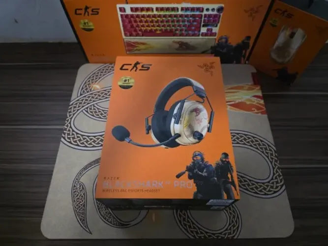 Headset Razer BlackShark V3 Pro Wireless - CS2 Edition (NOVO)
