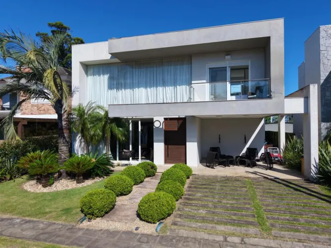 Casa à venda com 05 suítes e piscina no Condomínio Porto Coronado em Atlântida, Xangri-lá.