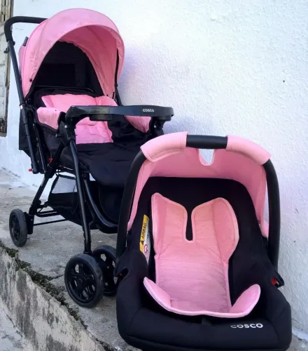 Carrinho e bebê conforto menina