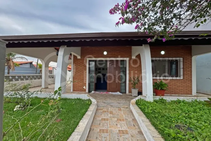 CASA à venda com 2 quartos em Peruíbe, no bairro Balneario Sao Joao Batista