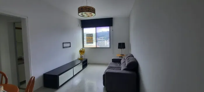 Locação | Apartamento semi mobiliado com 2 quartos no Centro de Florianópolis