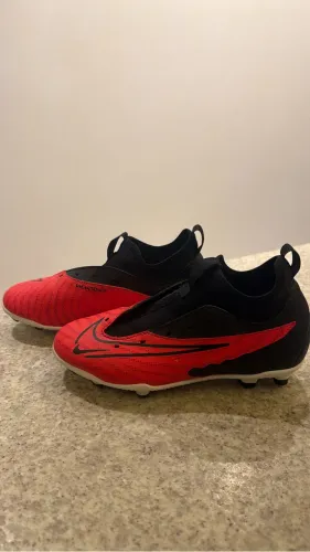 Chuteira NIKE phanton tamanho 34