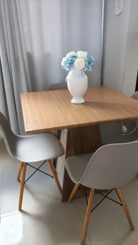 Mesa de jantar com 4 cadeiras