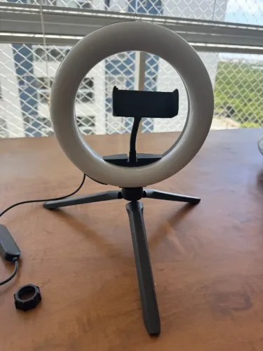 Luz de Mesa com tripé