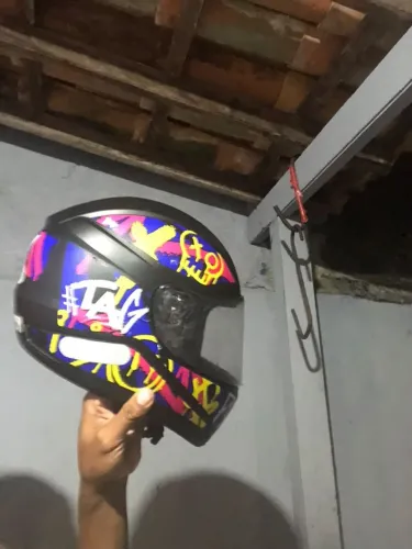 Vendo 3 capacetes por 150 tudo, tbm vendo separadamente valor a negociar. Comprei novos