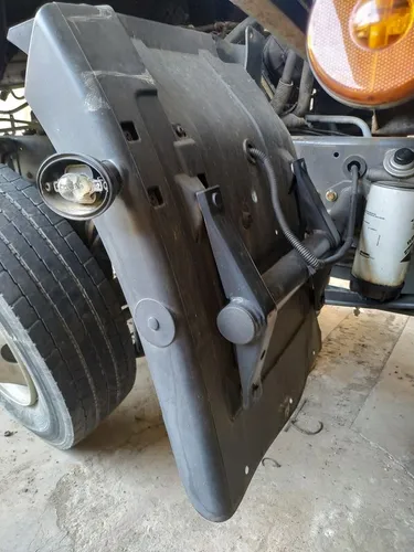 Paralama inferior lado E Iveco tector 9.190/11.190