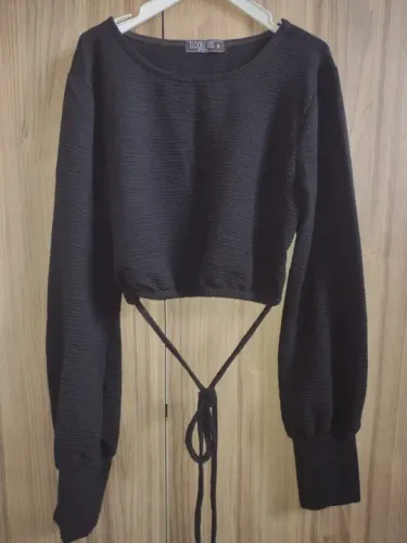 Blusa Cropped Feminina - Preto Texturizado, com Amarração