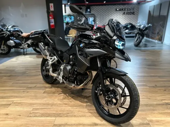 BMW F 800 GS PLUS 2025 PRETA - TECNOLOGIA E CONFORTO PARA SUA AVENTURA