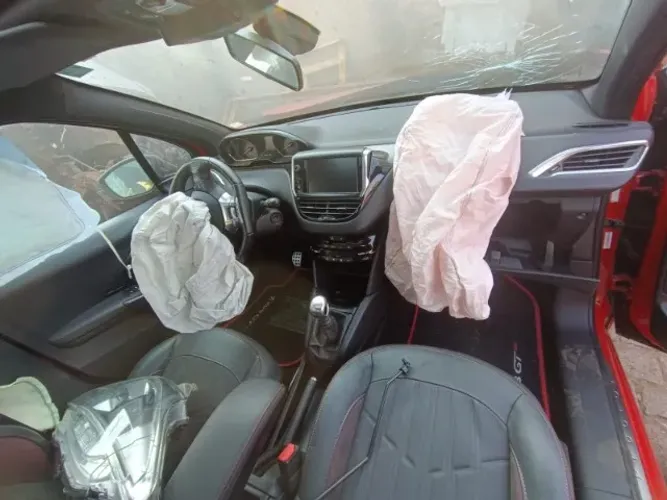 Temos peças para essa sucata! Peugeot 208 1.6 thp 2016