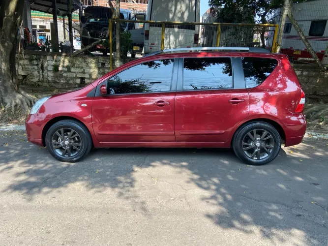 Nissan Livina 1.8 S Automática 2014