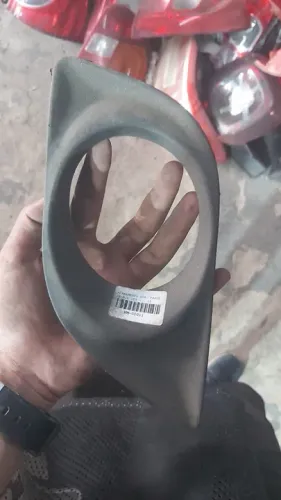 Acabamento Direito do Farol Nissan Versa Antigo