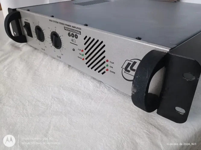 Amplificador de Áudio Profissional 600W 4 Ohms