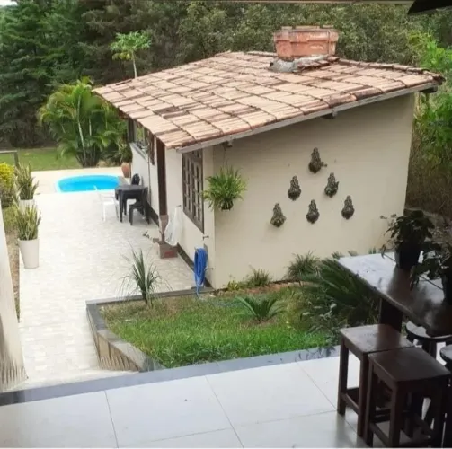 Sitio em estilo rústico em lote de 2070m², em condomínio com portaria 24h, Jaboticatubas.