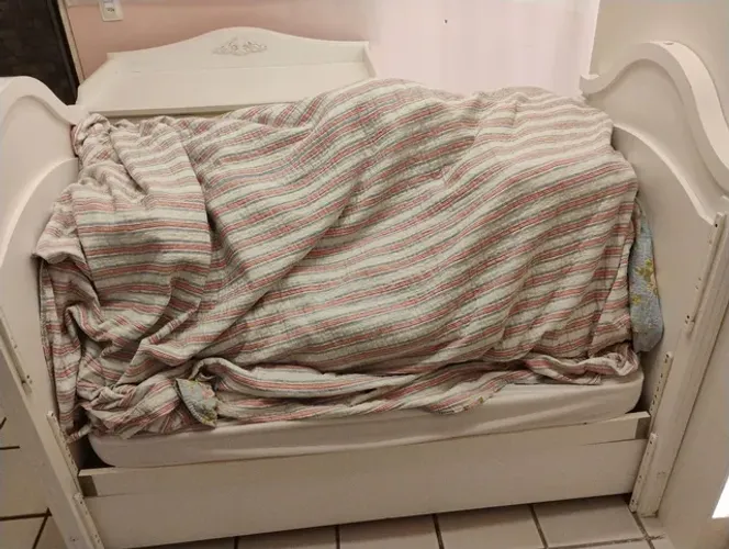 Berço Branco em Madeira - Conservado - Ótimo Estado