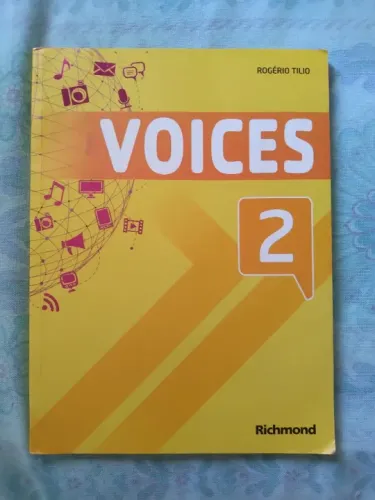 Livro de Inglês - Voices 2 || Algumas páginas escritas à lápis.