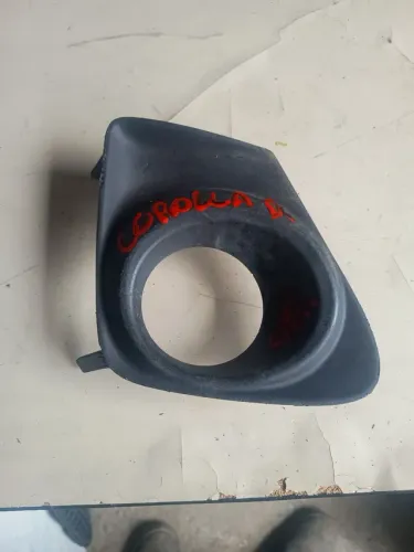 Moldura farol milha Corolla 2009 2010 direita