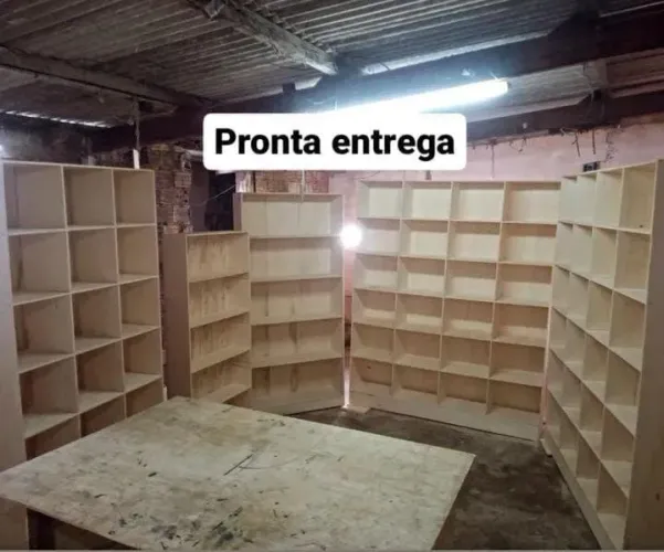 Prateleira expositor colmeia