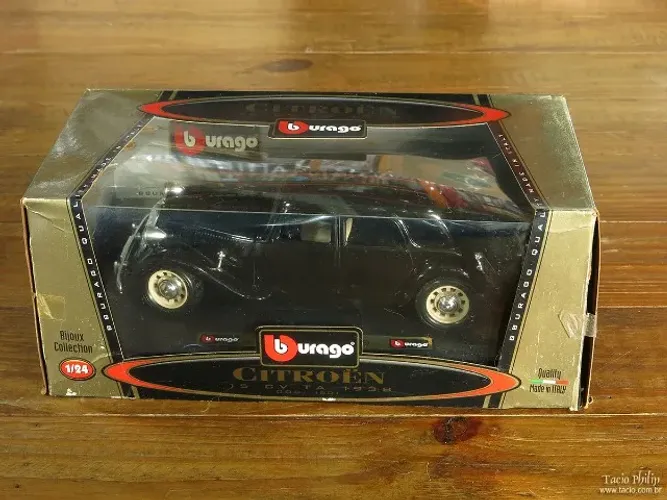Miniatura Citroen 15 CV TA 1938 1:24 preto Bburago na caixa original (Hobby Diecast)
