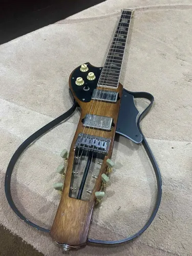 Guitarra marca Zico modelo vazado