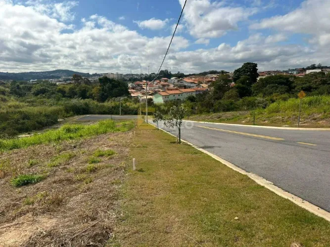 Terreno à venda na cidade de Louveira, interior de São Paulo.
