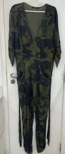 Macacão Camuflado Animale em crepe TAM 40