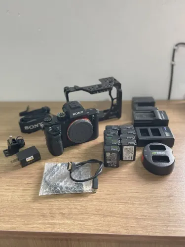 Câmera Sony A7S II - Corpo Usado - Ótimo Estado - 3158 clicks - Entrada P2 com problema