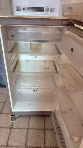 Vendo geladeira para conserto ( não gela/falta gás)