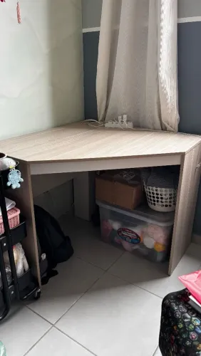 Escrivaninha de canto funcional e elegante