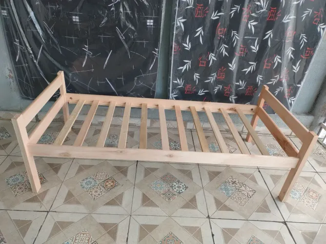 Cama de solteiro novas 100% eucalipto 