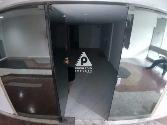 Sala Comercial em Galeria | 31m² com Mezanino | 1 Vaga | Ponto Nobre de Ipanema