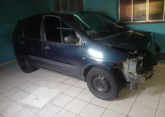 Vendo Peças De Renault Scénic Ano 2003 Carro Batido Para Venda De Peça Leia Anúncio 