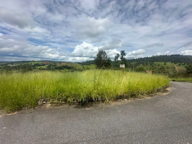 Lote de esquina com vista espetacular em Carmópolis de Minas.leia o anúncio pôr gentileza.