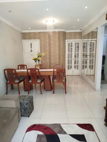 Apto reformado 2 +1 dorm, condomínio baixo, Astúrias, Guarujá Astúrias