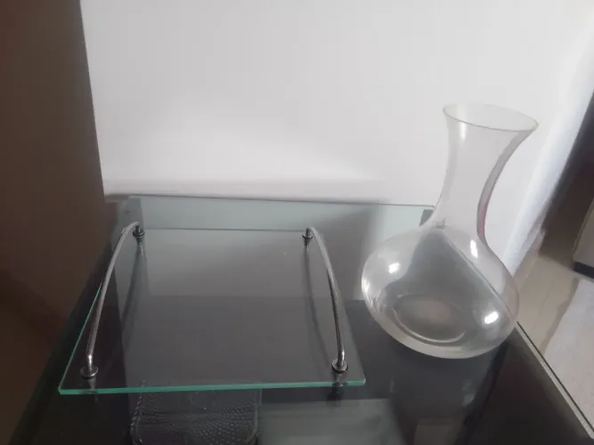 Conjunto de bandeja e vaso decorativos em vidro