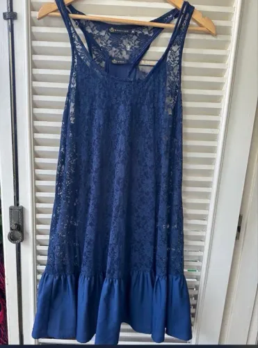 Vestido de renda azul marinho