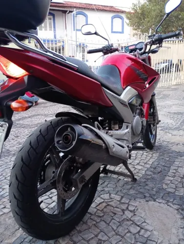 Yamaha Fazer 250cc 2010/2011 vermelha em BH.
