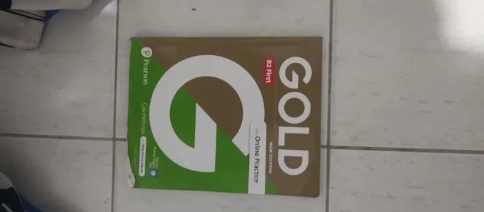 Livro de inglês Gold B2 First