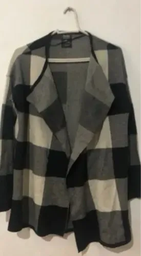 Casaco xadrez preto e cinza
