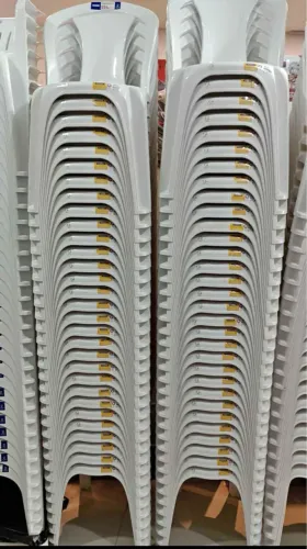 Cadeiras de Plástico Brancas da marca Tramontina suporta 154kg