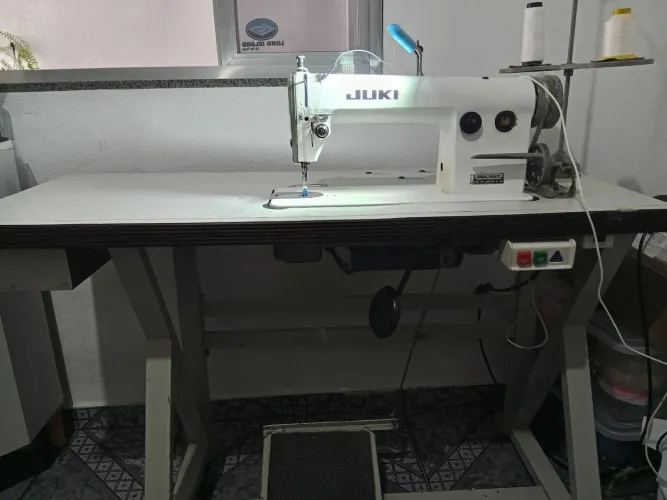 Máquina de Costura Industrial JUKI