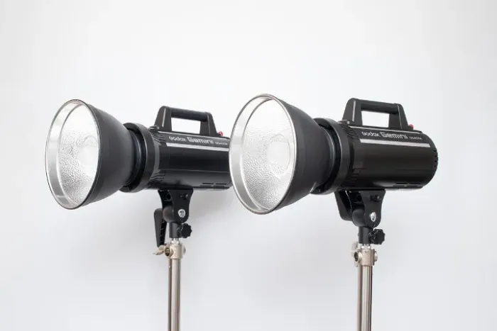 2 Flashes de estúdio Godox GS400 II Gemini com Refletor (produto novo)