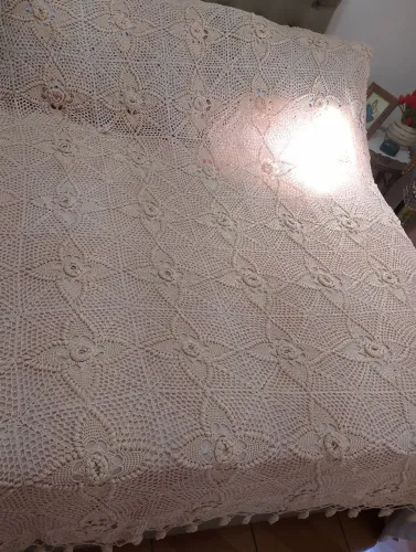 Colcha de Crochê Artesanal - Elegância e Conforto. SEM USO