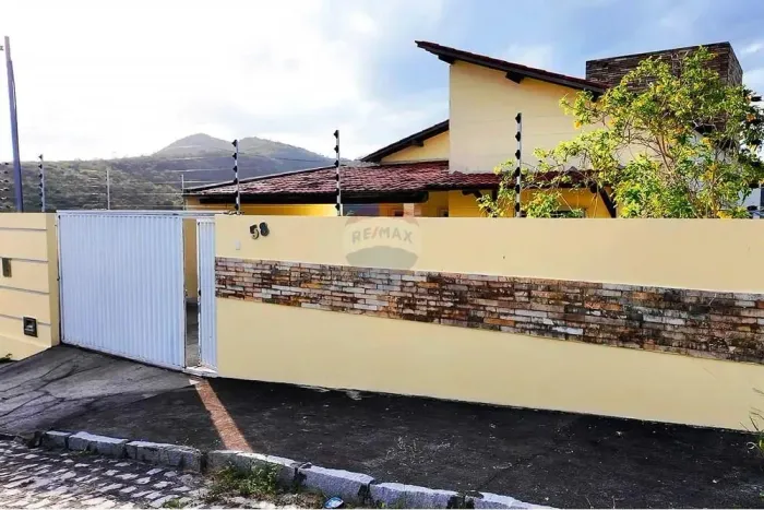 Casa à venda no bairro Edward Rocha,, Guarabira/PB.