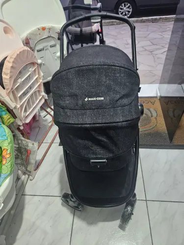 Carrinho  maxi-cosi  Anna  mais bebê conforto  e base. Veicular 