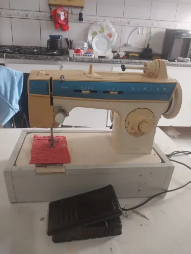 Máquina de costura singer