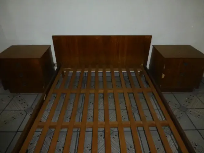 Cama de casal (e leva 2 criado mudo)