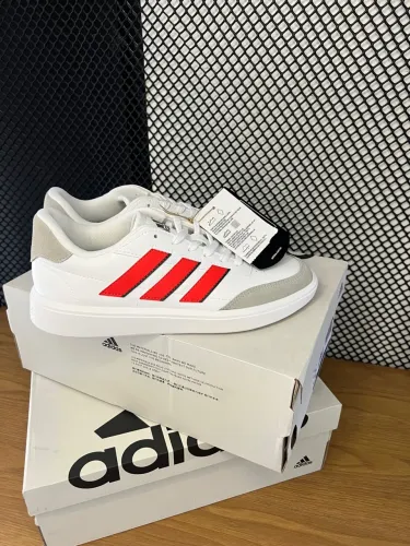 Tênis Adidas Courtblock Original Mid Branco com Listras Vermelhas